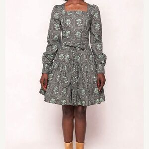 Ivy City Co Gray and Green Long Sleeve Dress